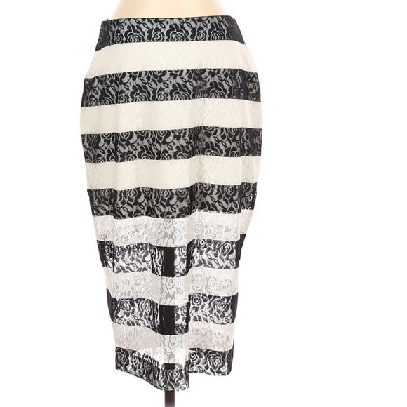 Express Dresses & Skirts - NWT Express Floral Print Pencil Skirt 🌹